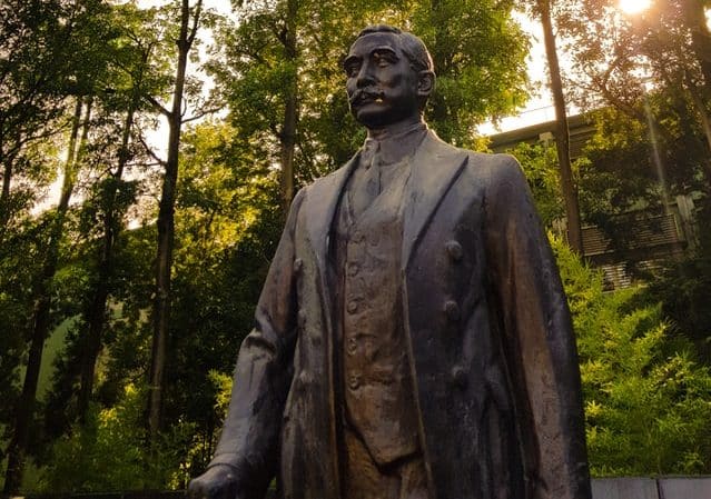 Sun Yat-sen Statue