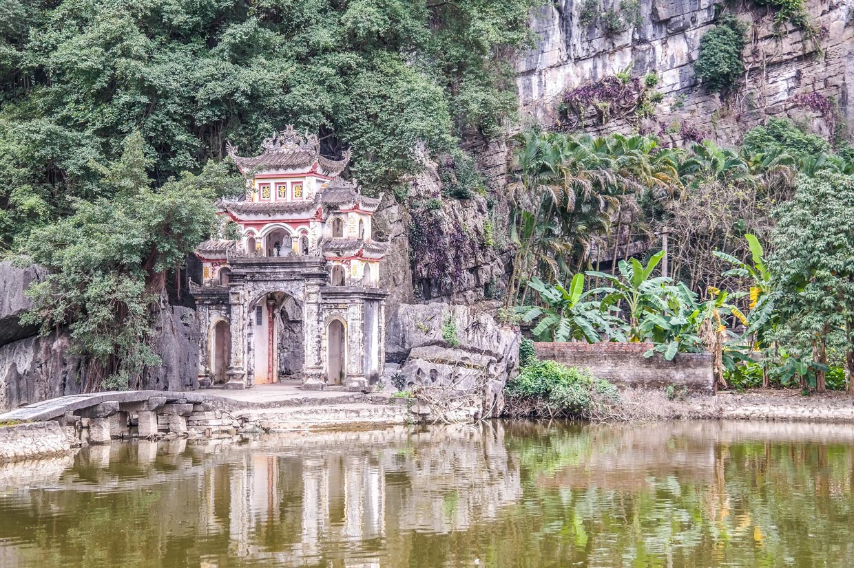 Bich Dong Pagoda 