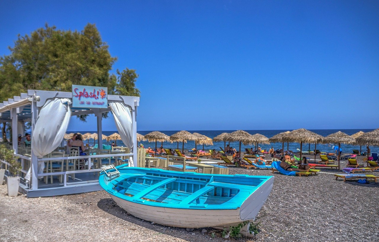 Cine Kamari in Santorini, Greece