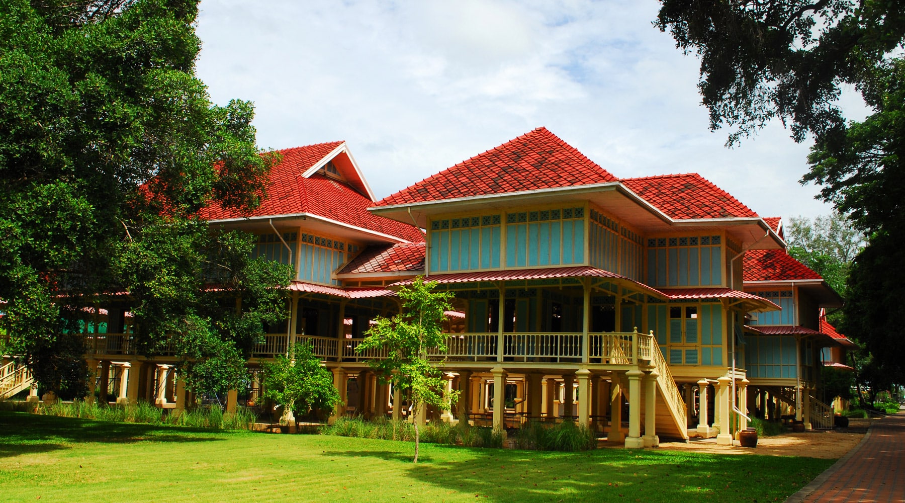 Maruekhathaiyawan Palace