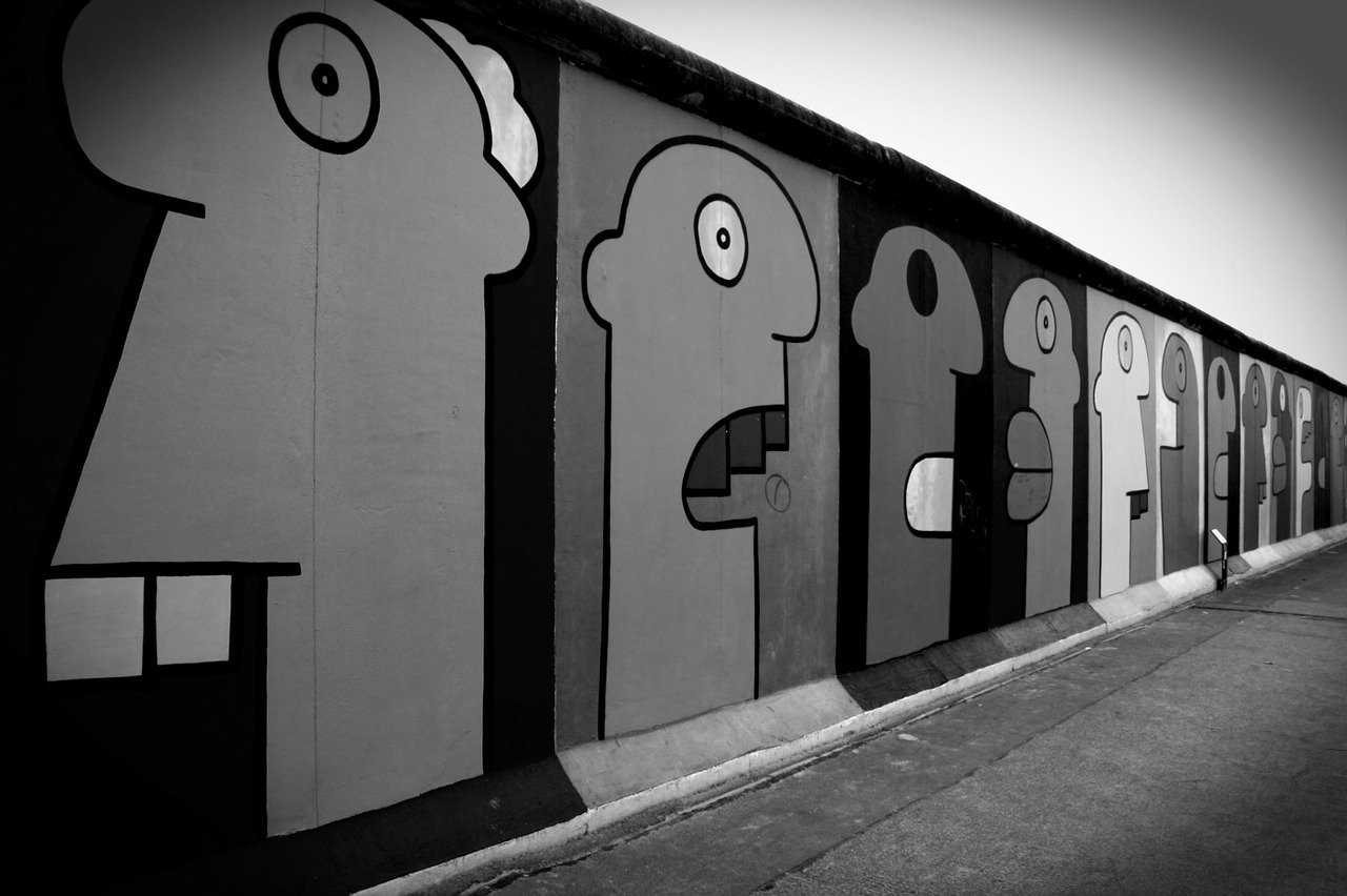 Hanoi by Bus to Sapa with Ethnic Villages Trekking and Homestay