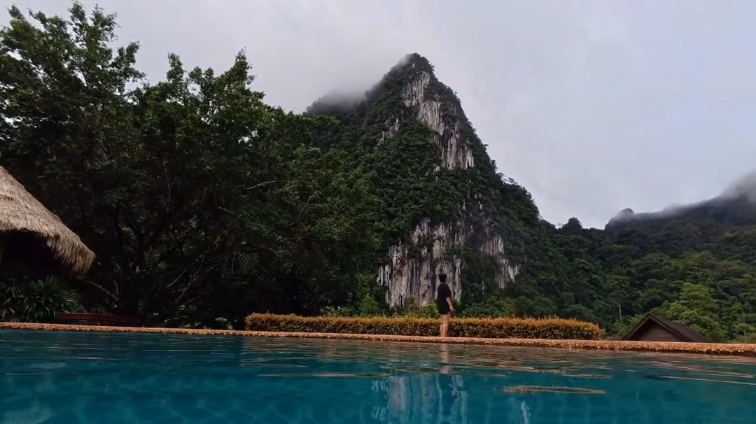 The pool at The Cliff & River Resort facing a limestone cliff